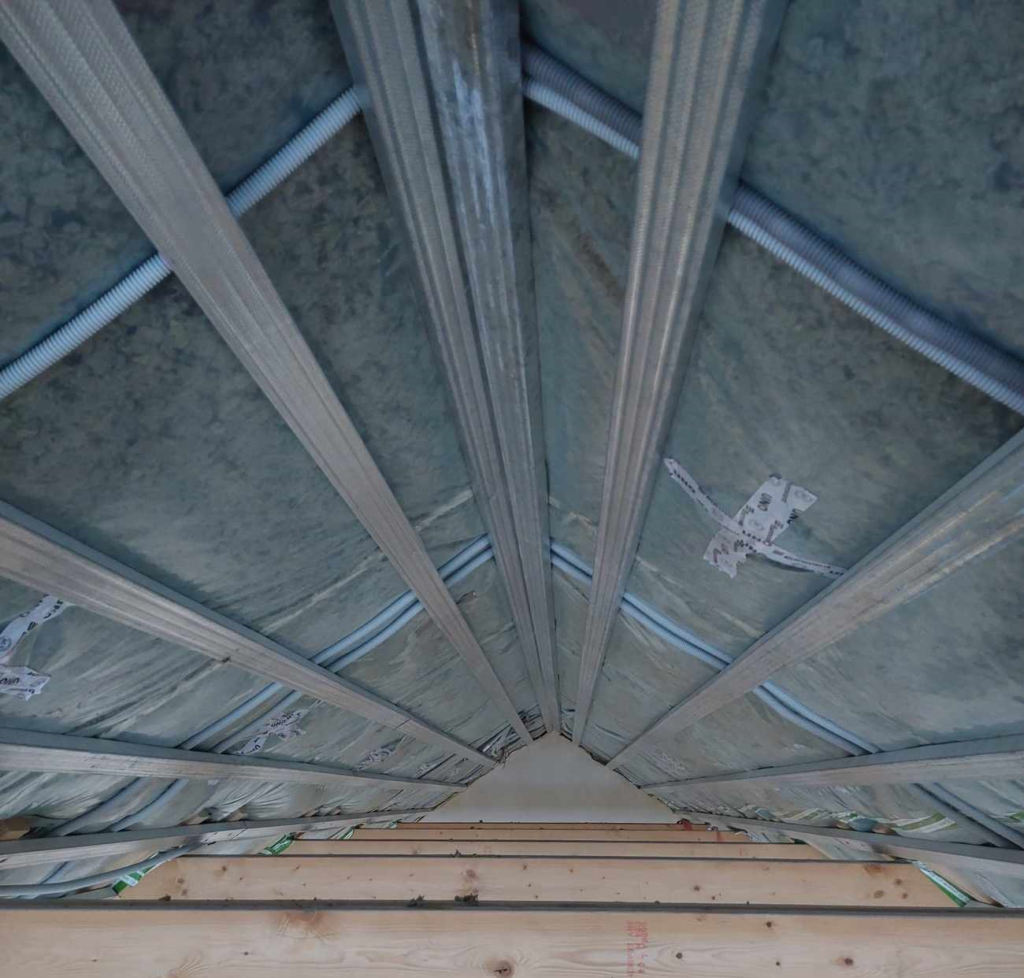 skosy poddasza docieplone wełną celulozową